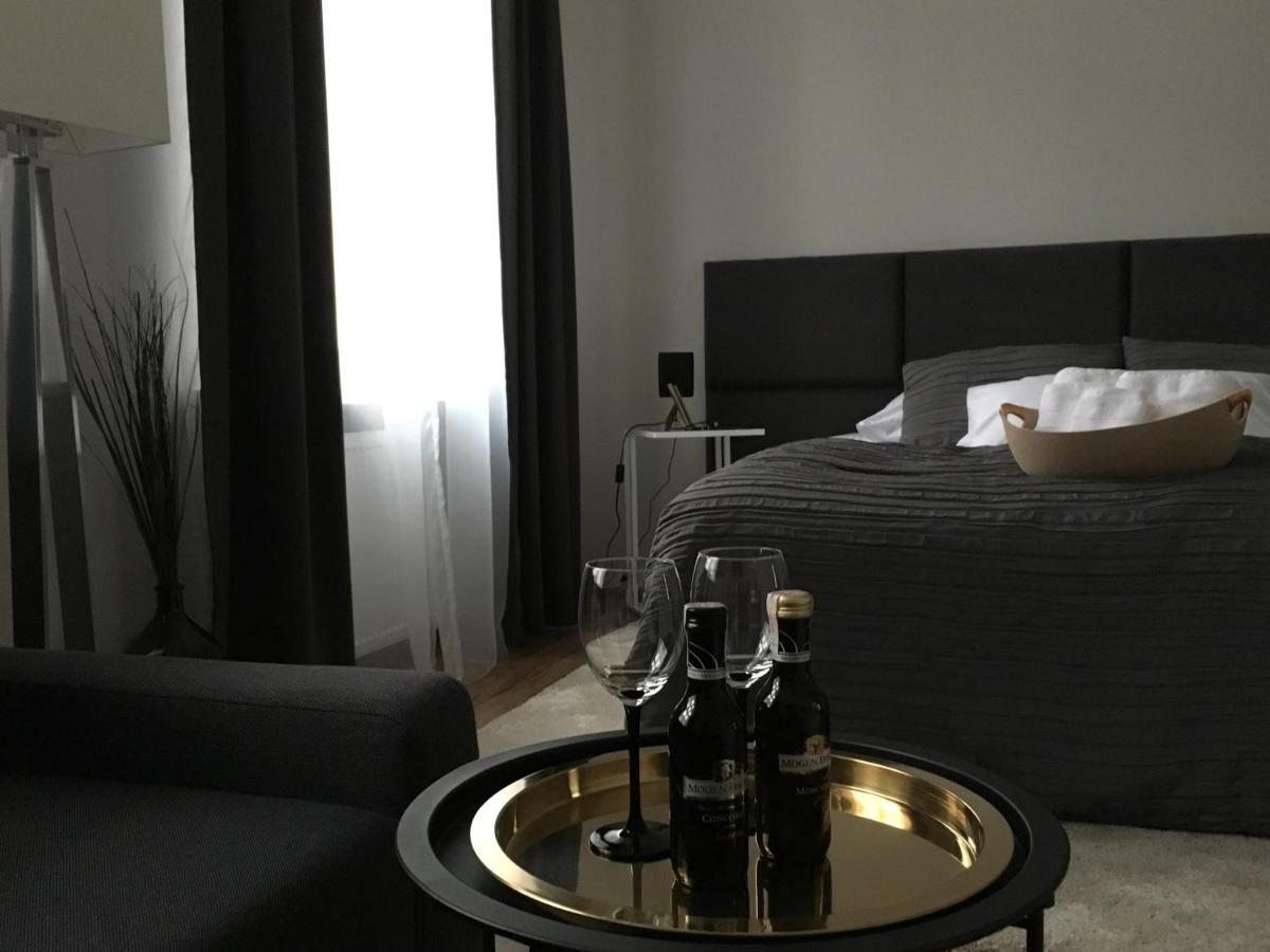 Rezydencja Marzec Hnězdno Exteriér fotografie