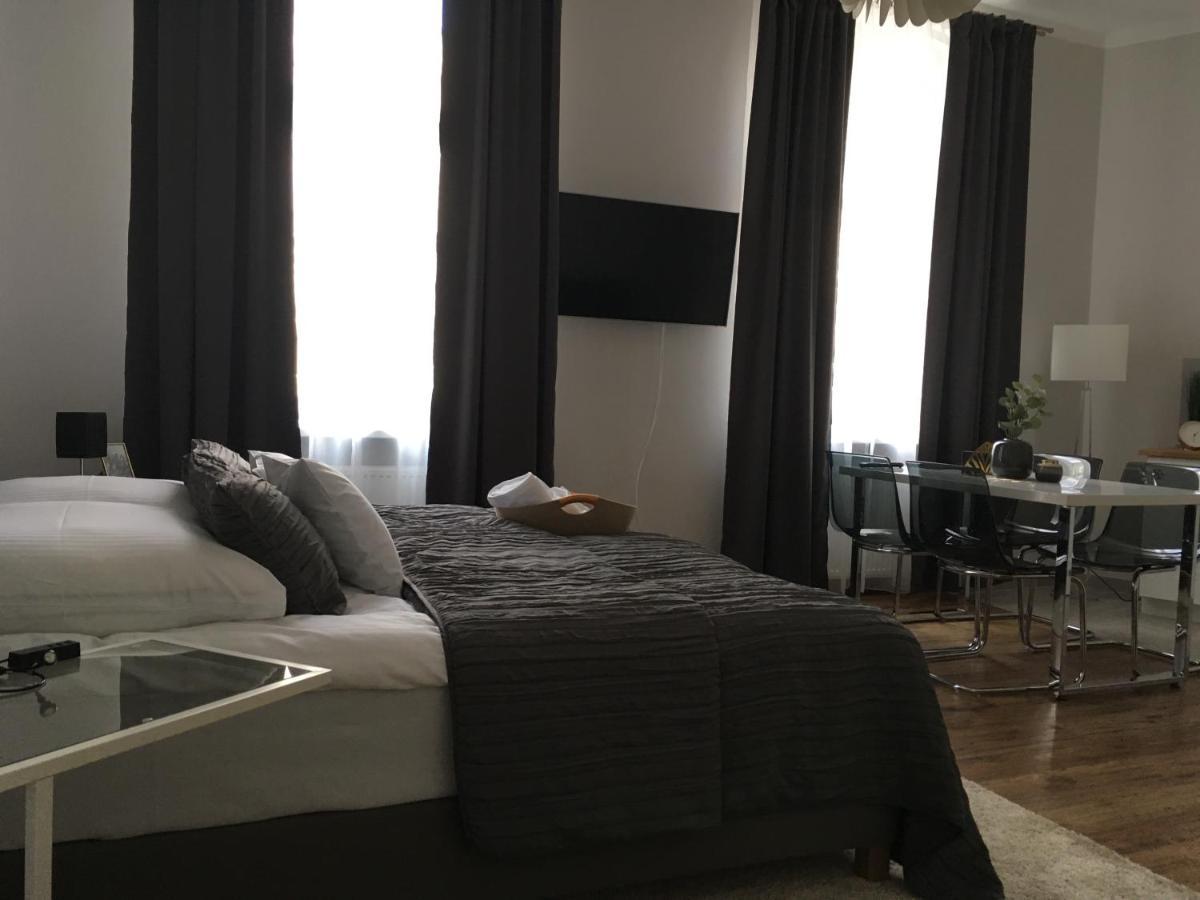 Rezydencja Marzec Hnězdno Exteriér fotografie
