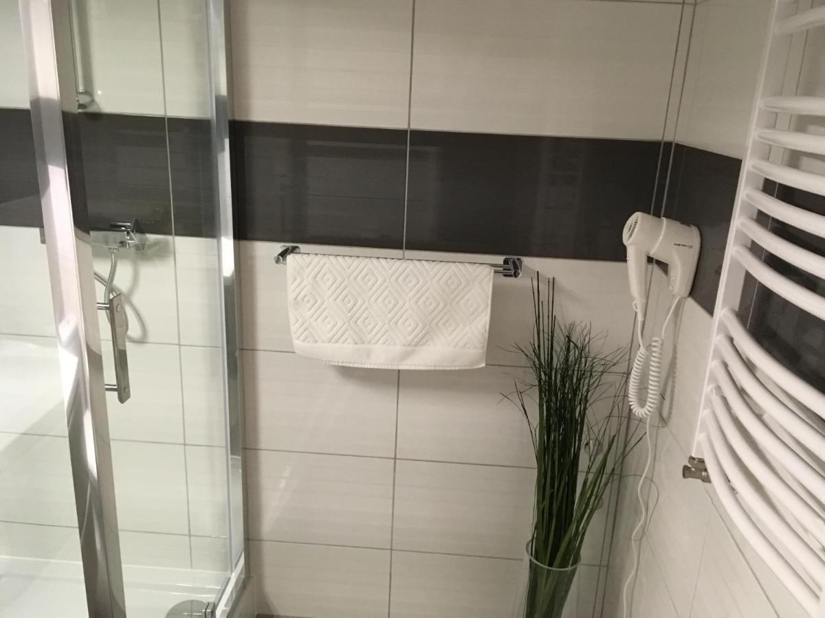Rezydencja Marzec Hnězdno Exteriér fotografie