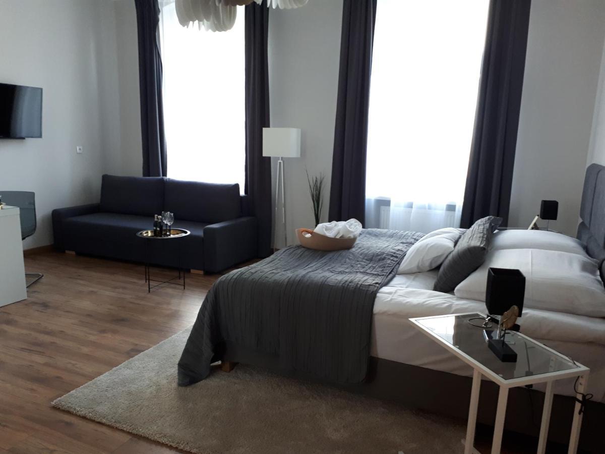 Rezydencja Marzec Hnězdno Exteriér fotografie