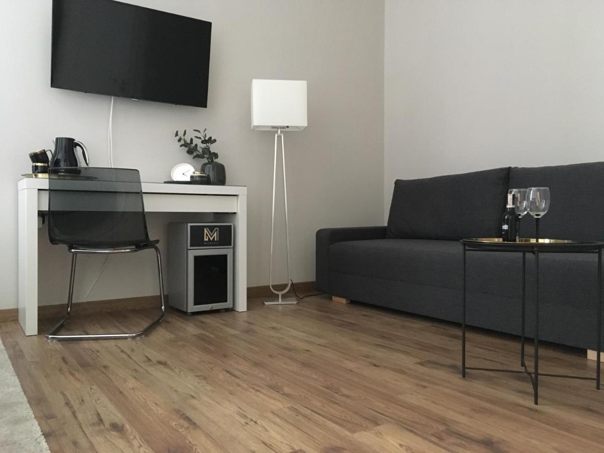 Rezydencja Marzec Hnězdno Exteriér fotografie