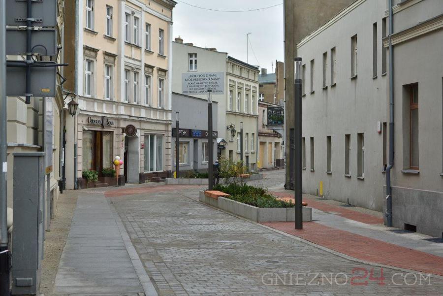 Rezydencja Marzec Hnězdno Exteriér fotografie